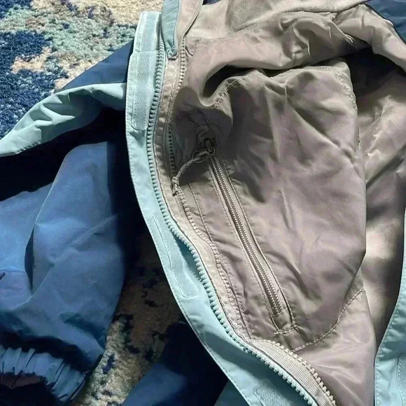 Northface, hyvent winter sport jacket medium - Picture 8 of 8